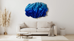 blaue wandskulptur für bürowände zum beispiel sitzecke